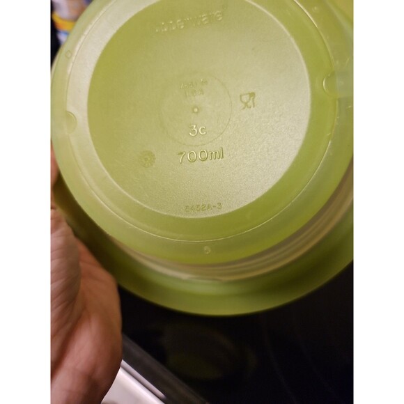 Tupperware 3 Cup Collapsible Green Dish 5452A With Lid - Picture 9 of 10